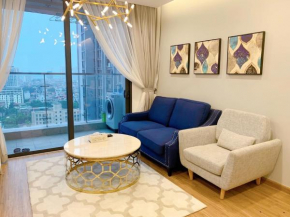 Lynn Housing Vinhomes Metropolis 2BR LuxuryService near Lotte